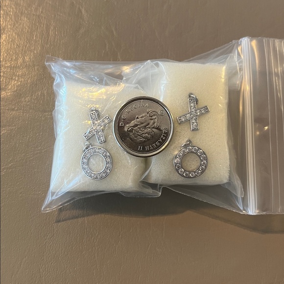 Charmed Aroma | X O Necklace - Picture 6 of 6